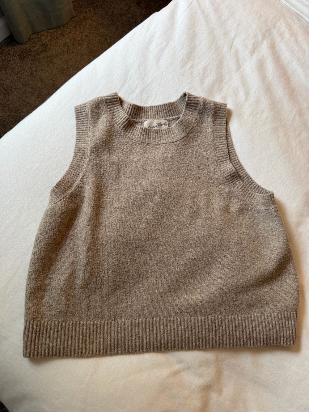 Universal Thread Women’s Taupe Knit Sleeveless Sweater Vest